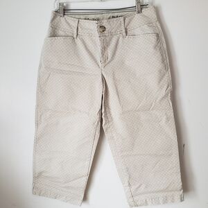 Assets by Sara Blakely Cream Cropped Pants – Size 6